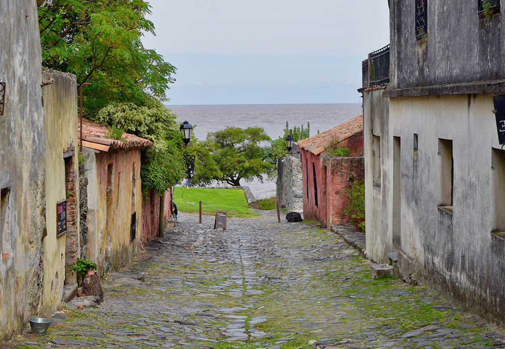 Uncovering History: A Day in Colonia Del Sacramento from Buenos Aires